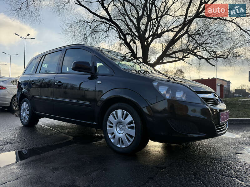 Минивэн Opel Zafira 2010 в Борисполе