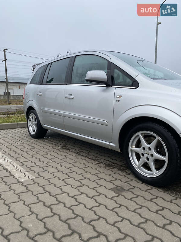 Минивэн Opel Zafira 2010 в Ужгороде фото 4 Минивэн Opel Zafira 2010 в Ужгороде