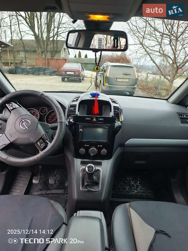 Минивэн Opel Zafira 2013 в Волочиске