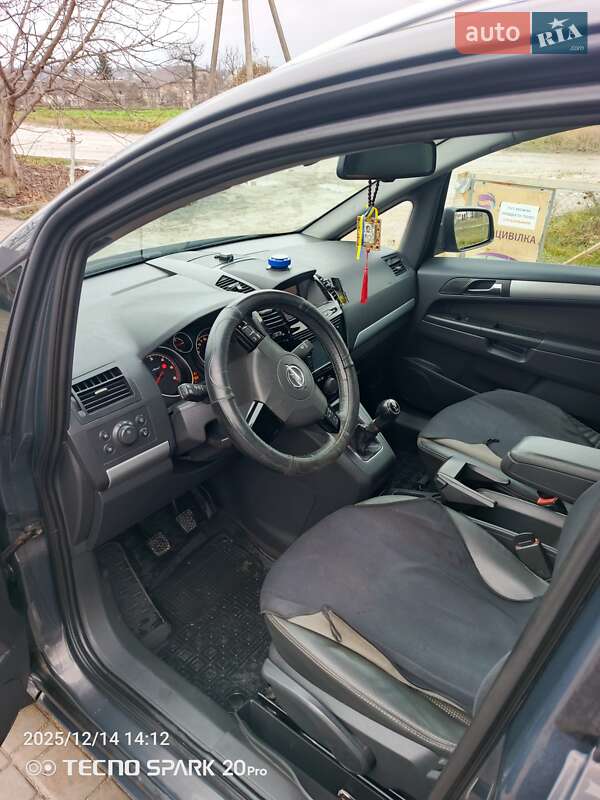 Минивэн Opel Zafira 2013 в Волочиске