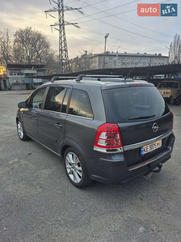 Минивэн Opel Zafira 2010 в Днепре