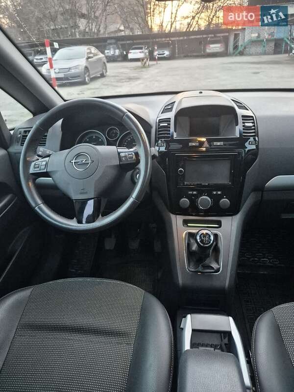Минивэн Opel Zafira 2010 в Днепре