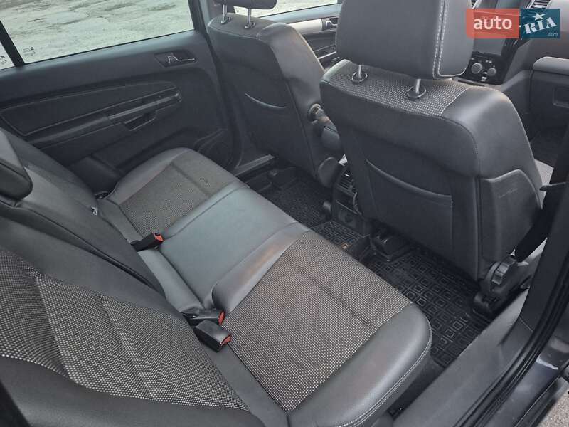 Минивэн Opel Zafira 2010 в Днепре
