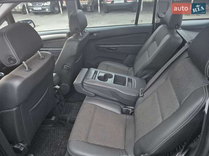 Минивэн Opel Zafira 2010 в Днепре