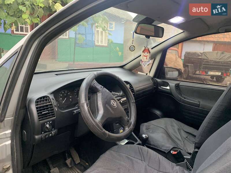 Минивэн Opel Zafira 2003 в Ходорове
