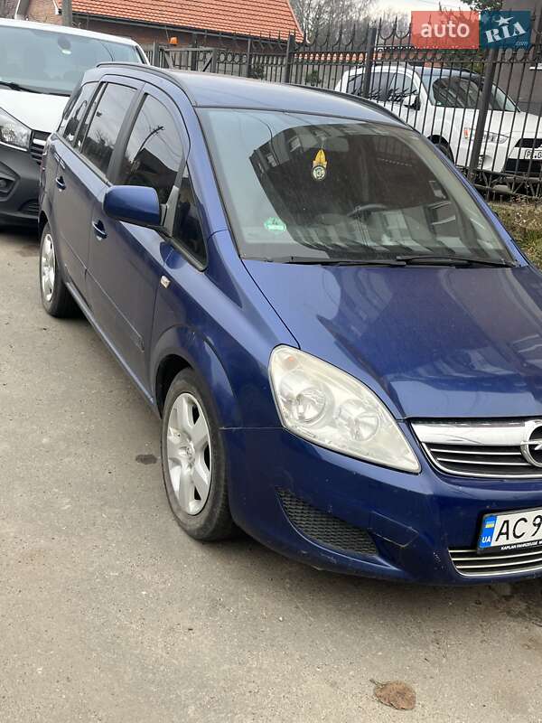 Минивэн Opel Zafira 2009 в Нововолынске