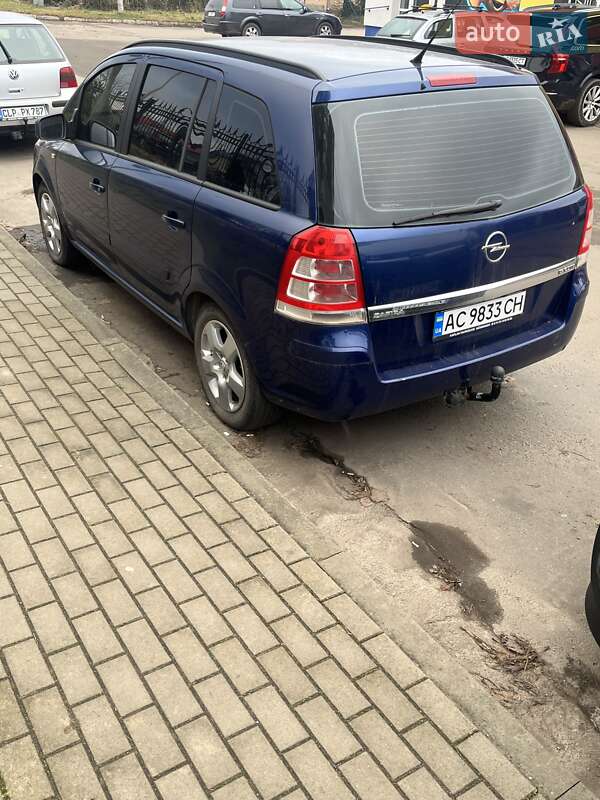Минивэн Opel Zafira 2009 в Нововолынске