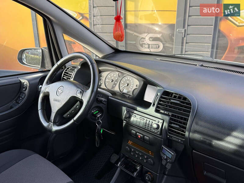 Мінівен Opel Zafira 2004 в Стрию