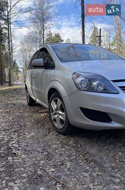 Минивэн Opel Zafira 2012 в Киеве