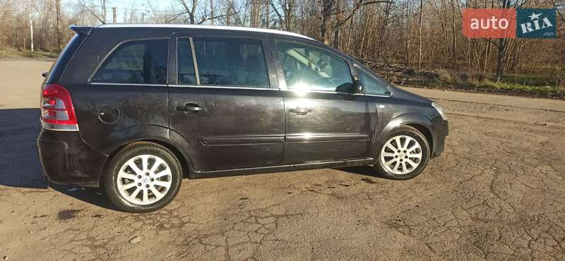Минивэн Opel Zafira 2008 в Кривом Роге