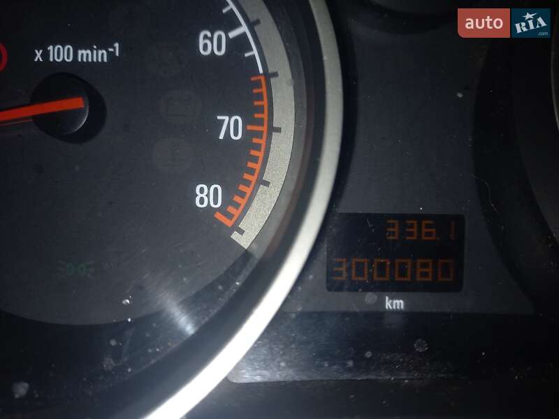 Минивэн Opel Zafira 2005 в Ромнах