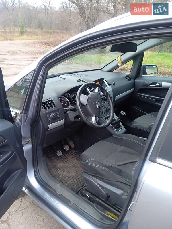 Минивэн Opel Zafira 2007 в Тростянце