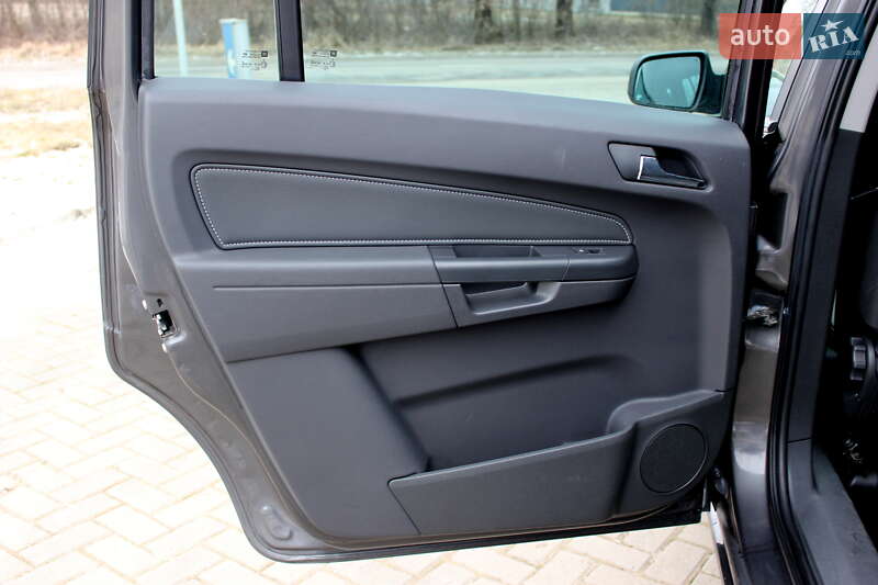 Мінівен Opel Zafira 2010 в Львові