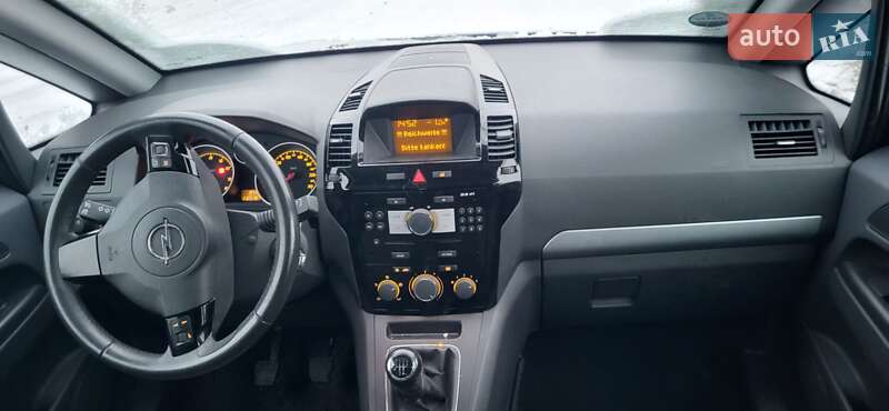 Минивэн Opel Zafira 2010 в Луцке
