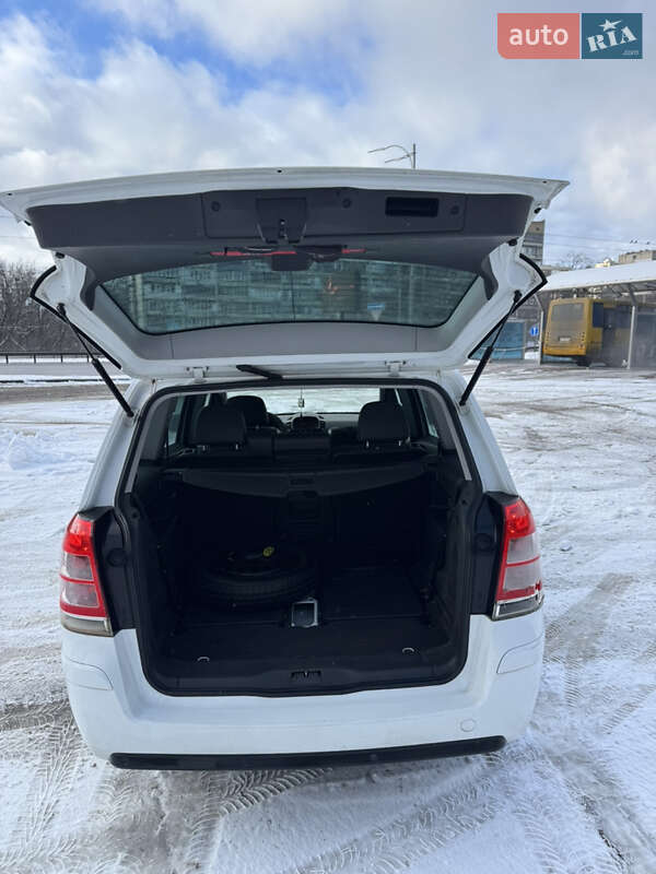 Мінівен Opel Zafira 2013 в Києві