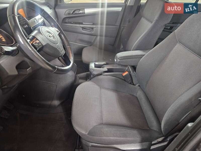 Минивэн Opel Zafira 2010 в Виннице