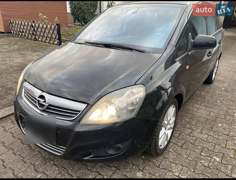 Минивэн Opel Zafira 2010 в Виннице