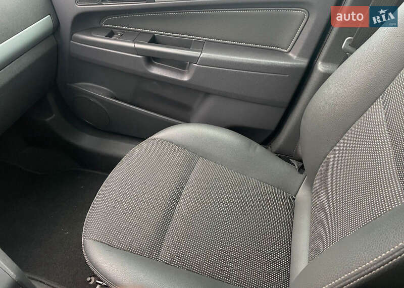 Минивэн Opel Zafira 2010 в Виннице