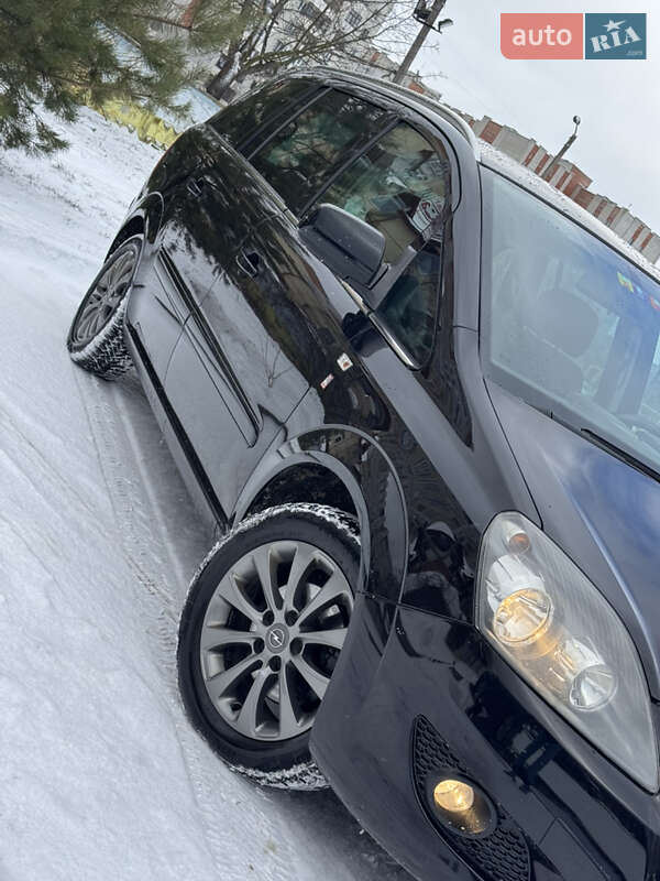 Мінівен Opel Zafira 2011 в Львові
