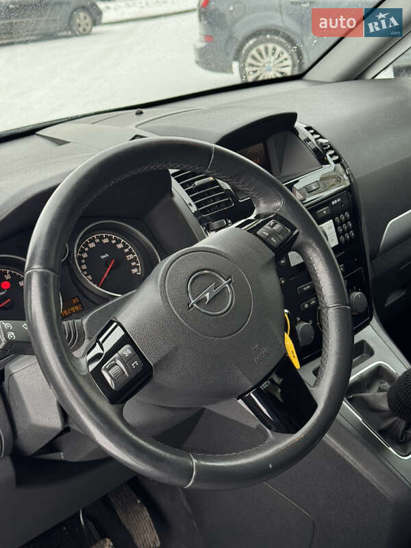 Мінівен Opel Zafira 2011 в Львові