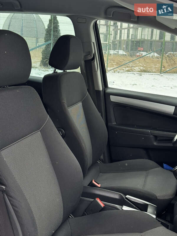 Мінівен Opel Zafira 2011 в Львові