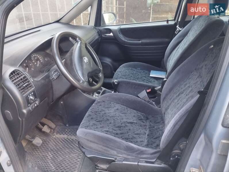 Мінівен Opel Zafira 2004 в Радомишлі