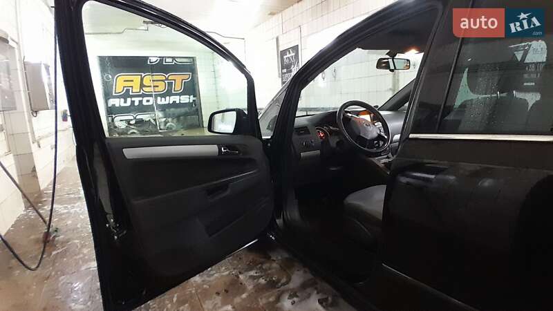 Минивэн Opel Zafira 2011 в Кегичевке