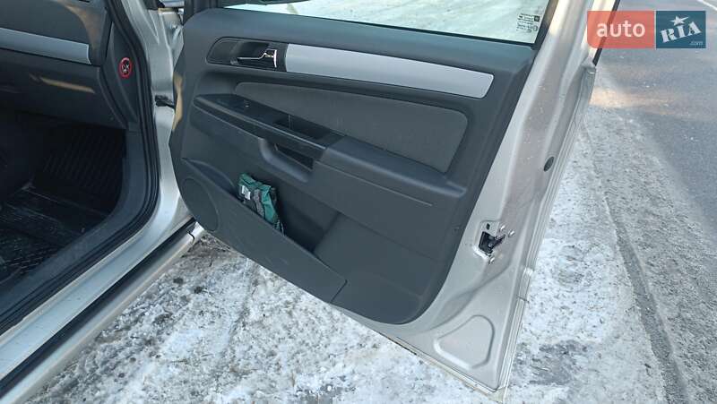 Мінівен Opel Zafira 2005 в Острозі