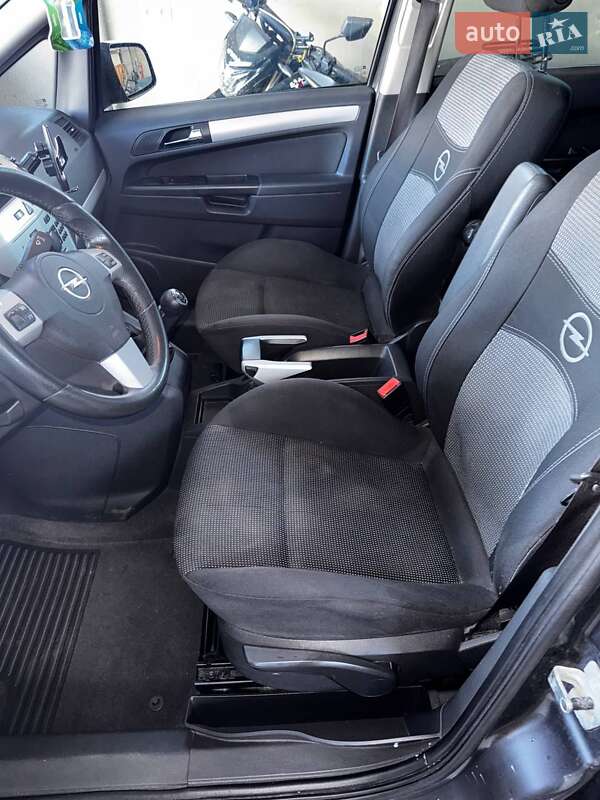 Мінівен Opel Zafira 2010 в Коломиї