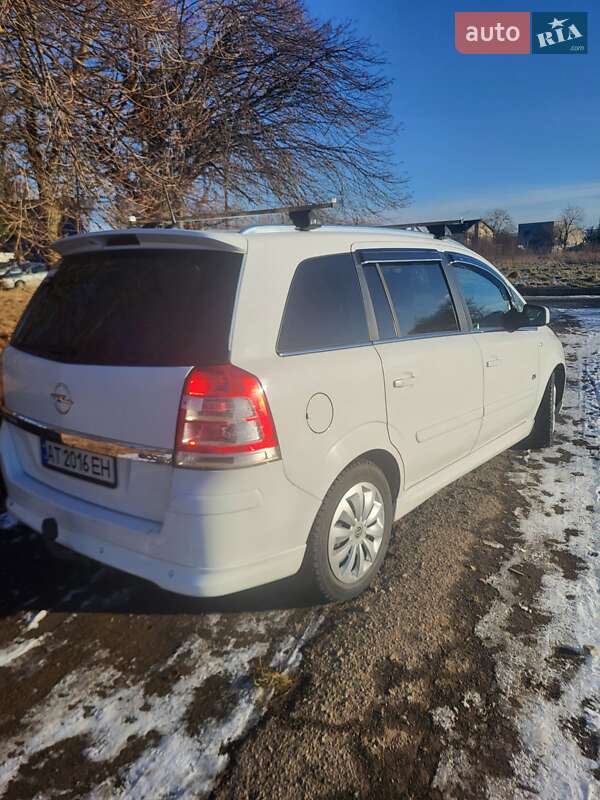 Минивэн Opel Zafira 2011 в Калуше