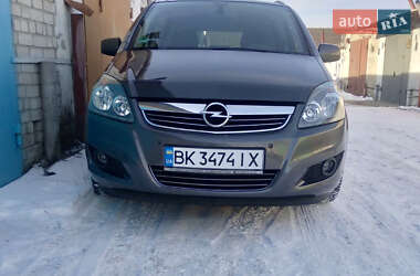 Минивэн Opel Zafira 2011 в Вараше