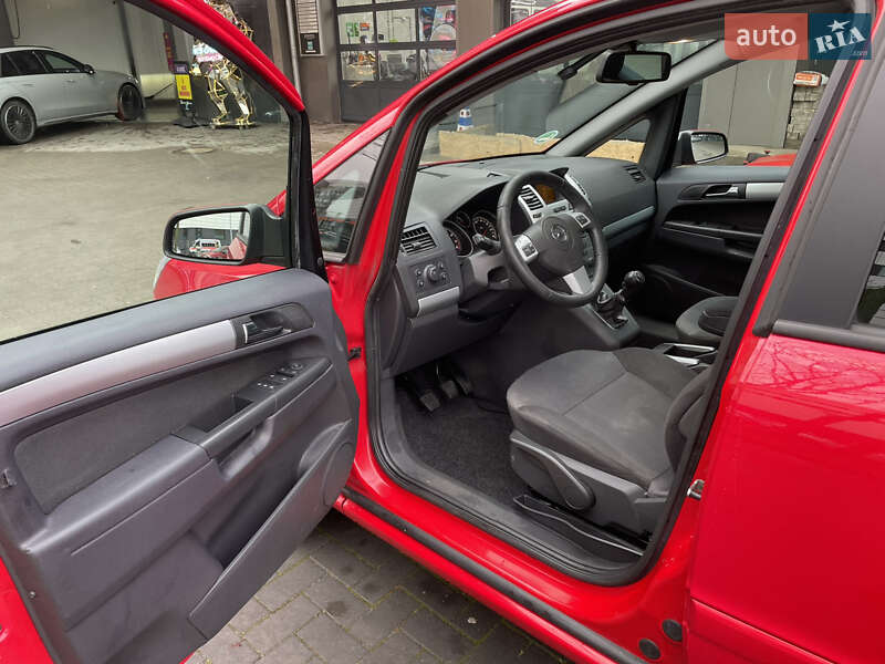 Мінівен Opel Zafira 2009 в Косові