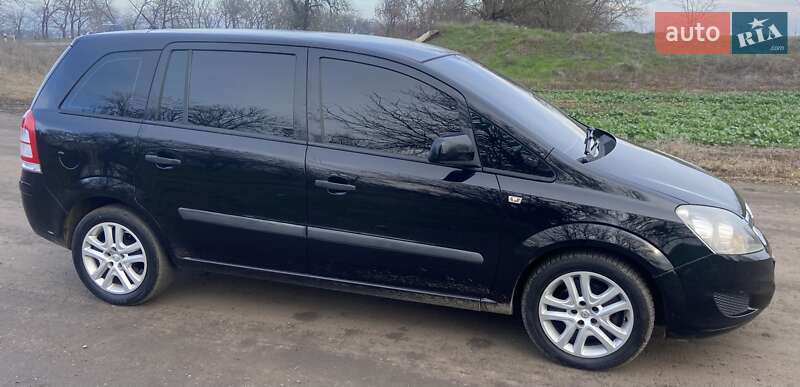 Минивэн Opel Zafira 2009 в Сарате