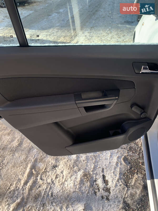 Минивэн Opel Zafira 2013 в Киеве фото 7 Минивэн Opel Zafira 2013 в Киеве