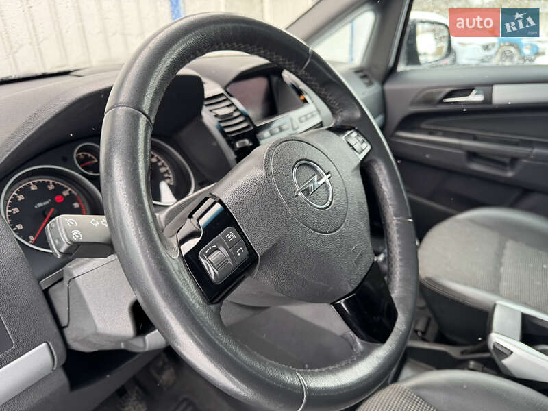 Минивэн Opel Zafira 2010 в Виннице