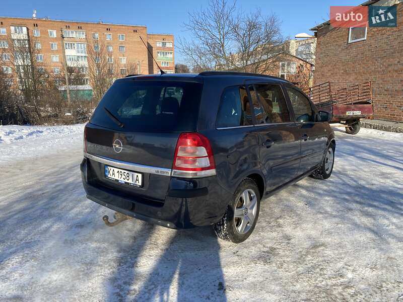 Минивэн Opel Zafira 2010 в Калиновке