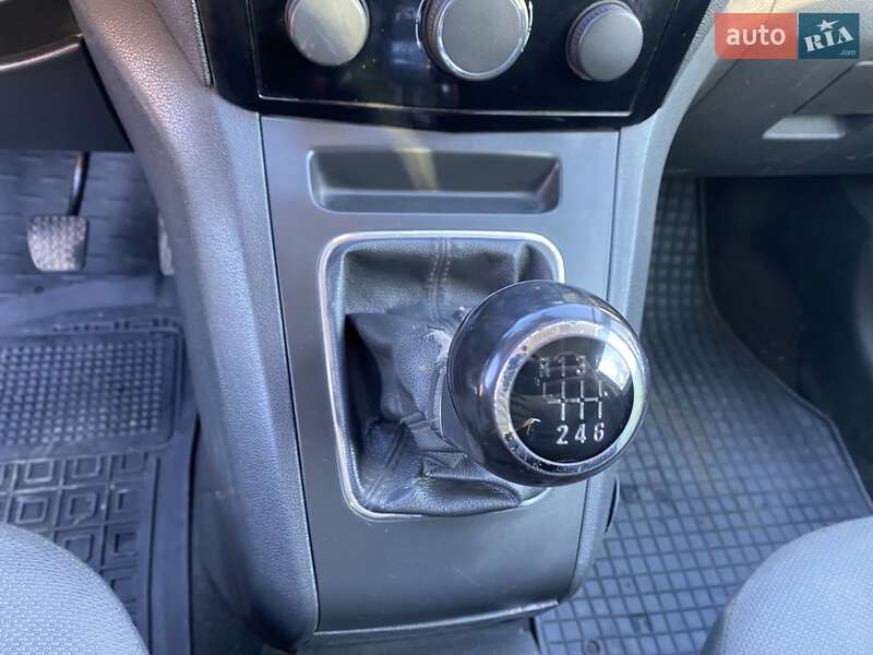 Минивэн Opel Zafira 2010 в Калиновке