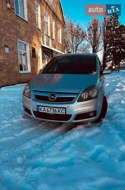 Минивэн Opel Zafira 2007 в Теофиполе