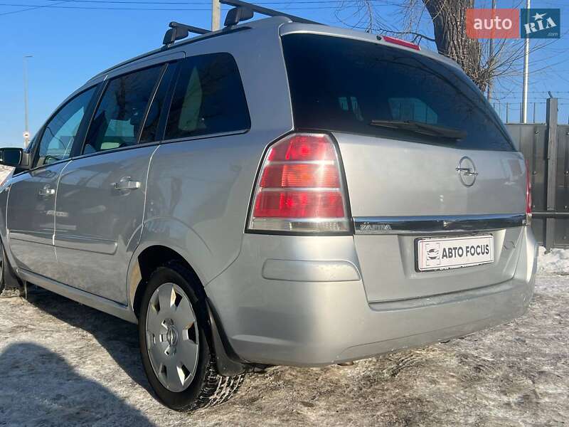 Минивэн Opel Zafira 2006 в Киеве