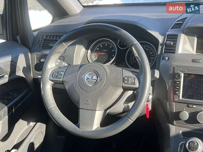 Минивэн Opel Zafira 2006 в Киеве