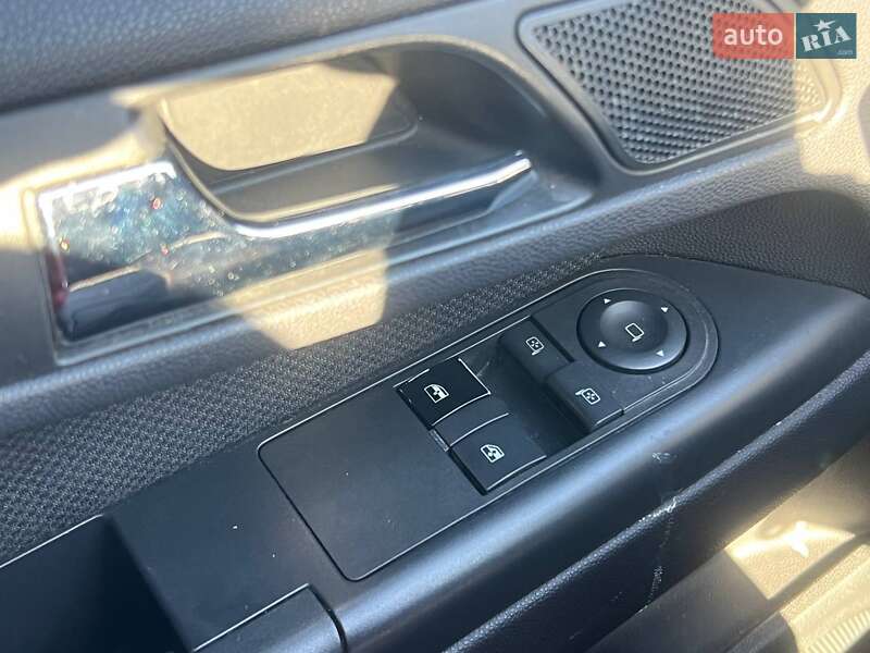 Минивэн Opel Zafira 2006 в Киеве