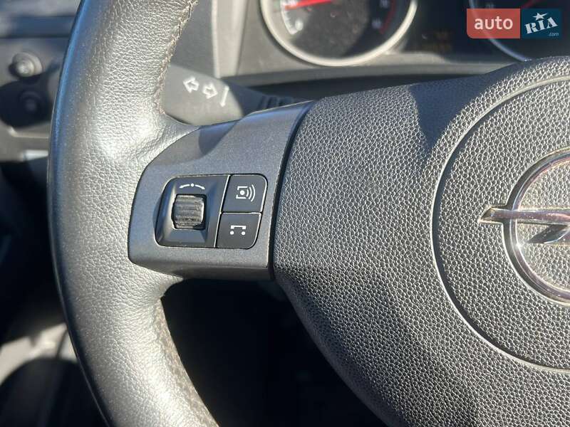 Минивэн Opel Zafira 2006 в Киеве