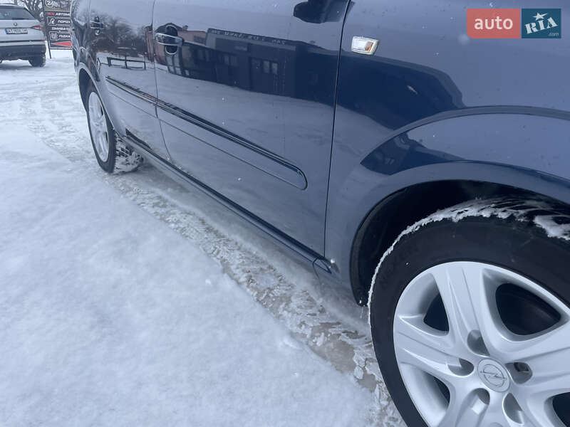 Минивэн Opel Zafira 2011 в Ивано-Франковске