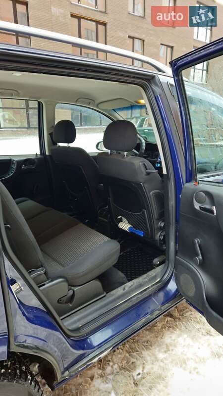 Минивэн Opel Zafira 2002 в Нетешине
