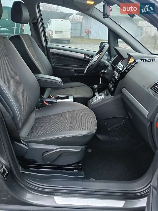 Минивэн Opel Zafira 2009 в Ровно