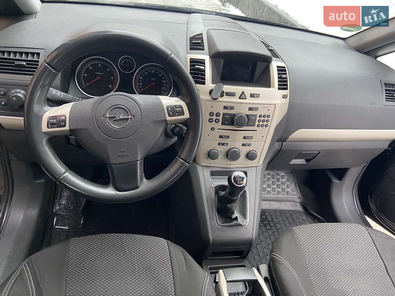 Минивэн Opel Zafira 2008 в Калуше