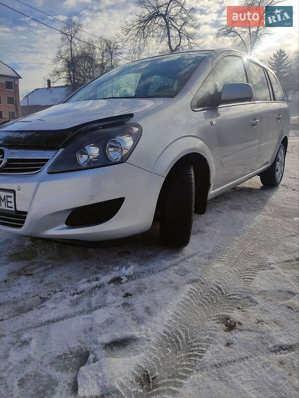 Opel Zafira 2011