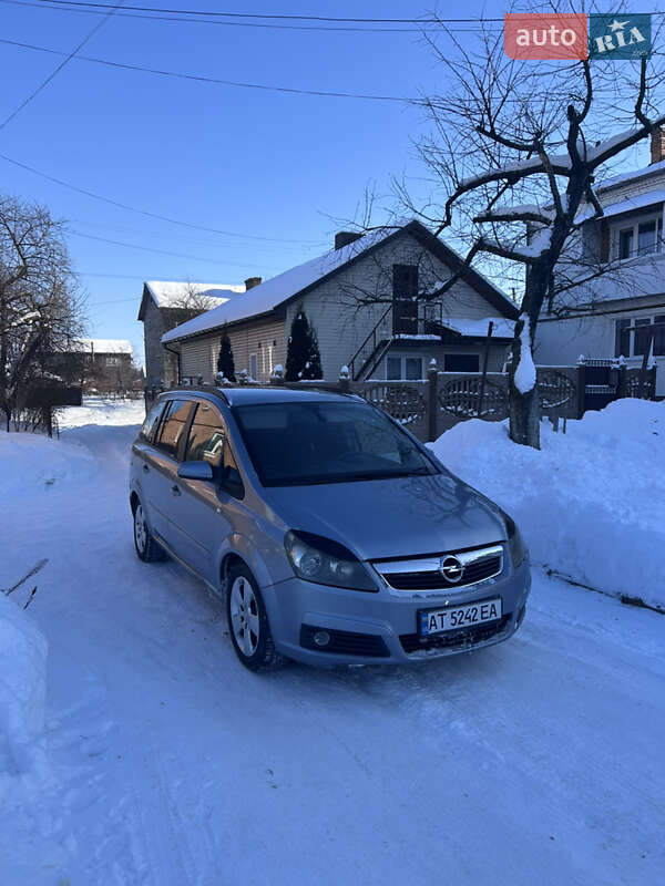 Минивэн Opel Zafira 2005 в Сокале