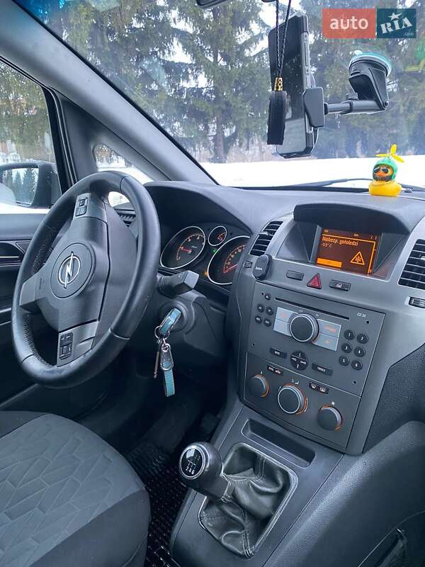 Минивэн Opel Zafira 2005 в Дубно