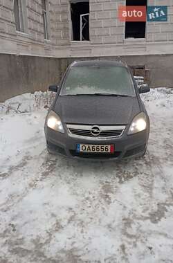 Минивэн Opel Zafira 2006 в Киеве